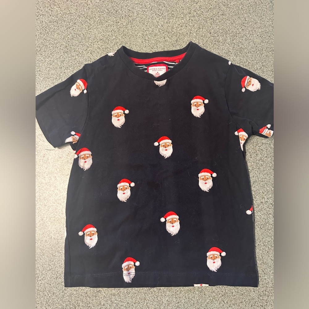 Santa tshirt size 5/6 Christmas top
